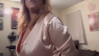 Pappas Tjej Beställde En Porrfilm Med Styvmorsan